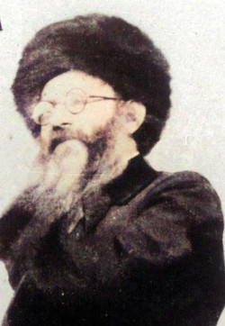 Rabbi Abraham Isaac HaCohen Kook, visiting the religious settlement of Kfar Hittin, around 1925