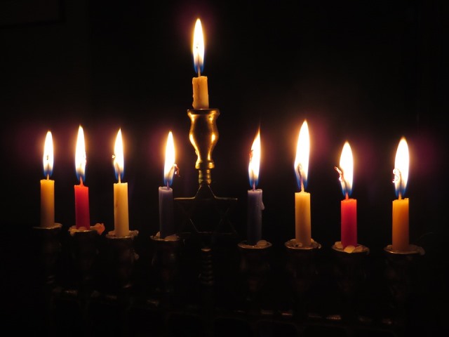 Chanukah_lights