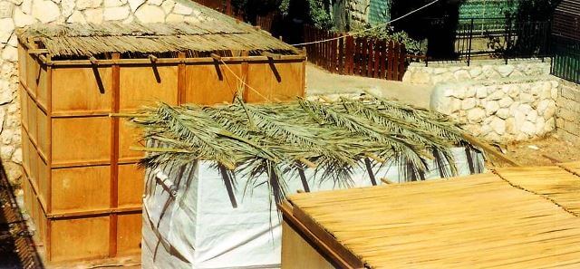 Sukkah_booths_in_Jerusalem