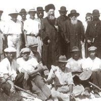 Rav Kook meeting with religious pioneers in Mount Carmel, 1925