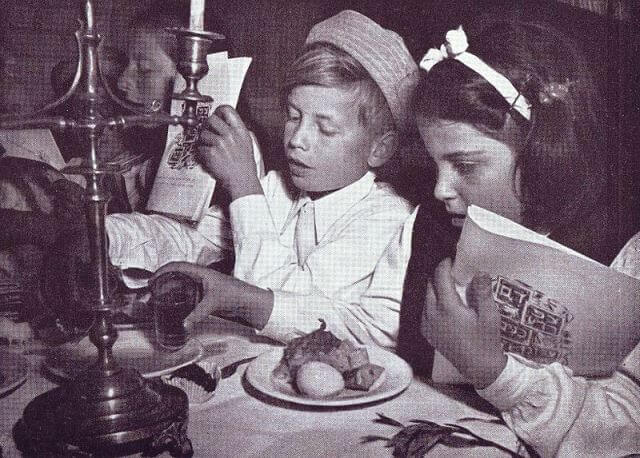 Children_at_Seder_Pesach